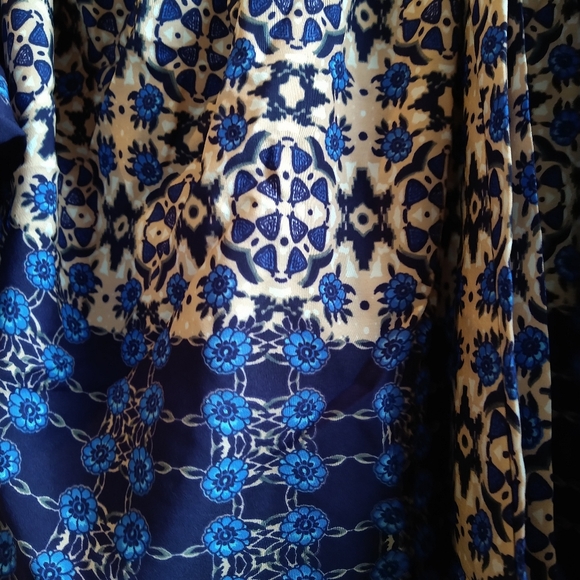 Blouse - Picture 2 of 3